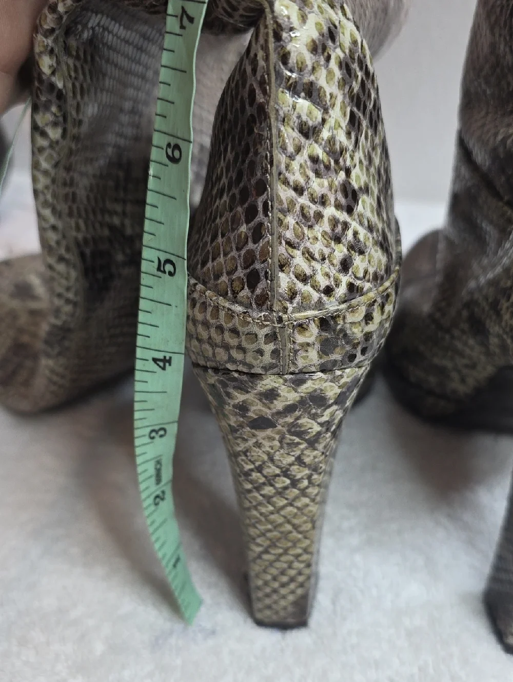 Stuart Weitzman Ladies 8.5N Knee High Tall Python Effect Boots Nice Chic Vguc